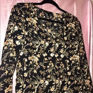 Forever 21 V-Neck Black Floral Blouse. Small